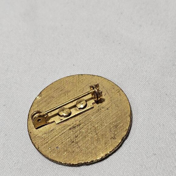 Vintage 1983 South Dakota State Trap Shooting Champion Award Pin - Picture 2 of 3